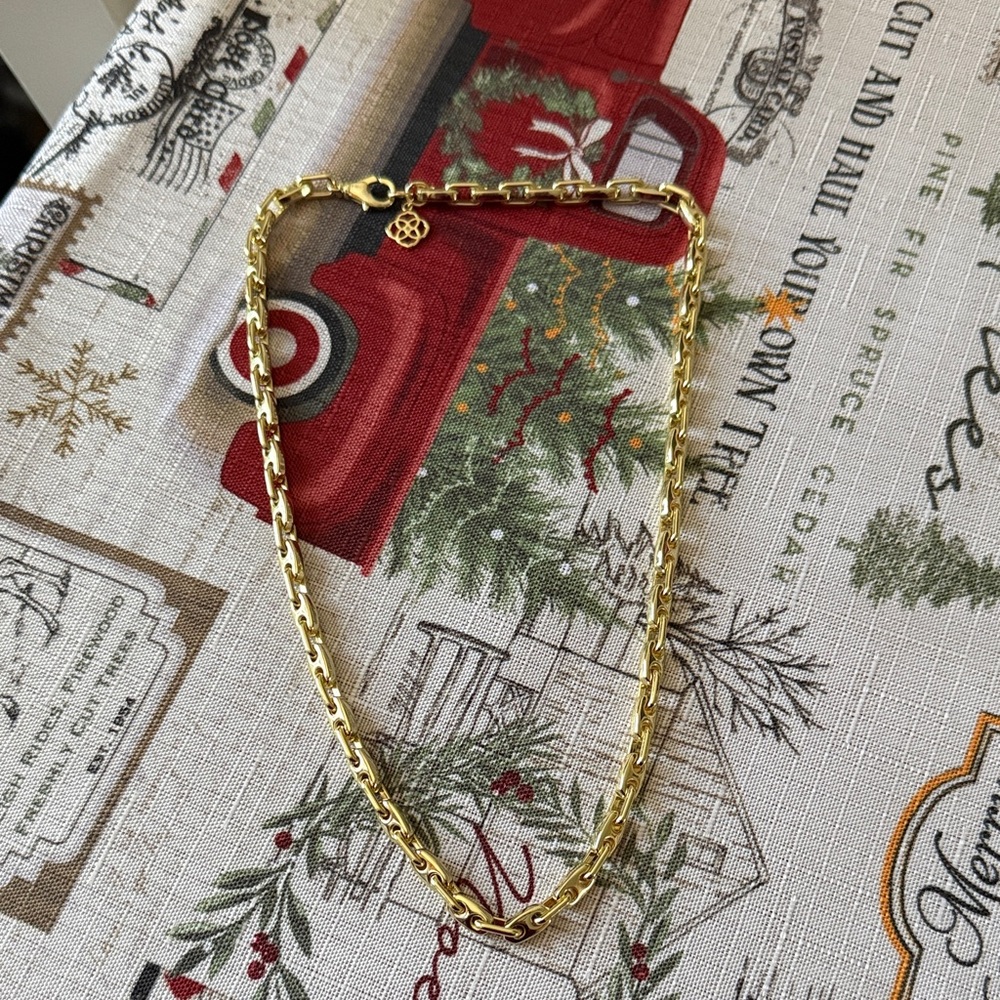 Elegant Kendra Scott Gold Chain Necklace